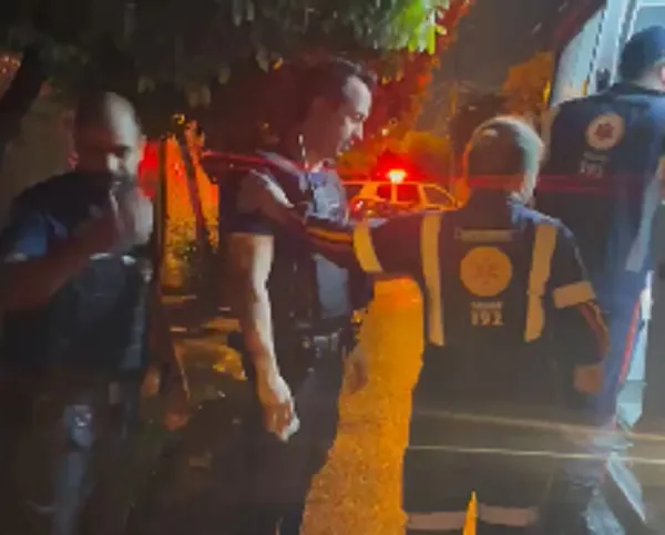 Motorista sofre mal súbito, bate em árvore e é socorrido pela GCM