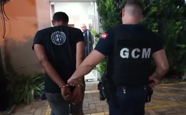 GCM prende ladrão após furto de mochila de motorista no Terminal Urbano