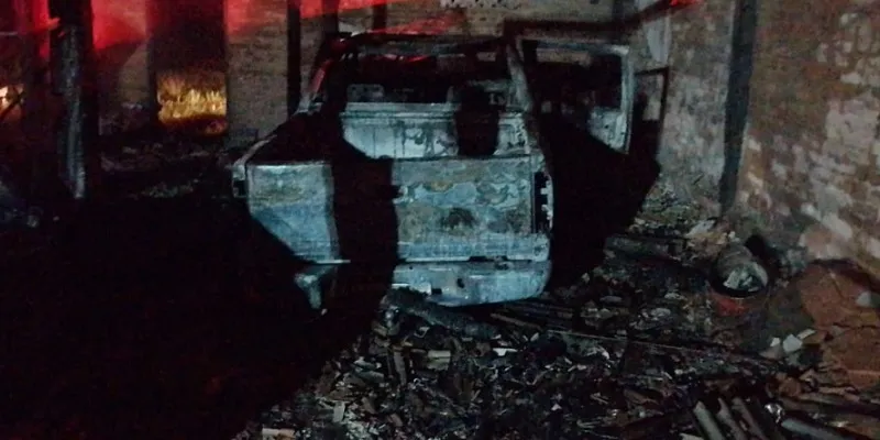 Incêndio destrói veículos em propriedade rural de Cedral