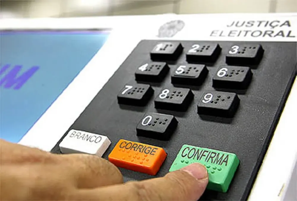 CCJ aprova PEC que extingue reeleição e unifica eleições no Brasil a partir de 2034