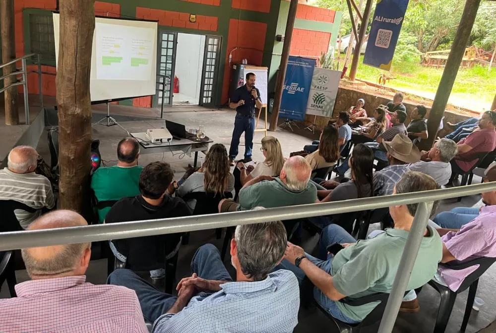 Produtores rurais participam de palestra na Secretaria Municipal de Agricultura 
