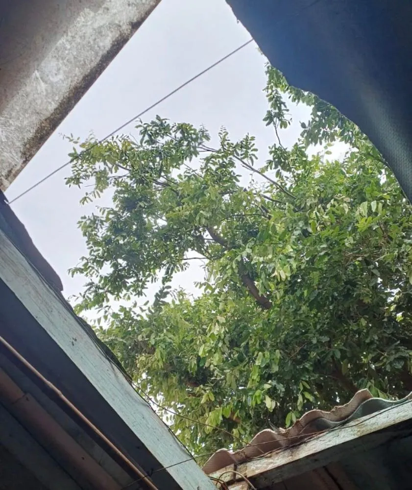 Idoso cai de telhado e é socorrido pelo SAMU em Fernandópolis
