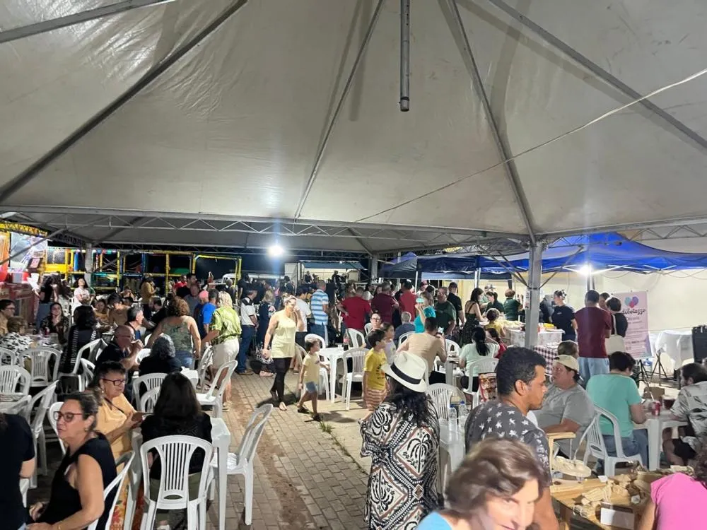 Feira do Dinossauro reúne 600 pessoas no Museu de Paleontologia 