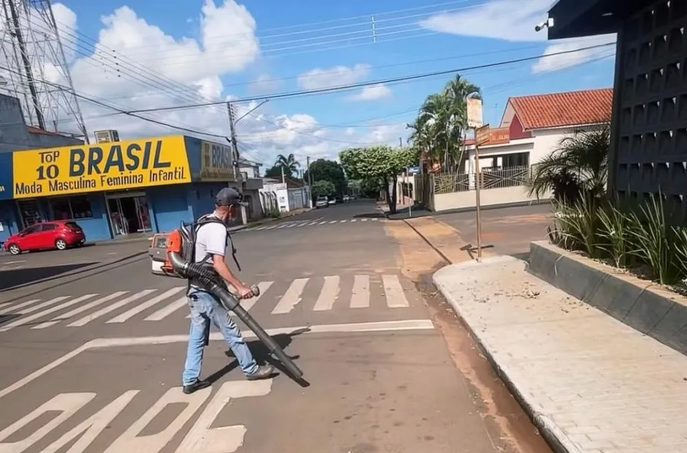 Gestão municipal investe em novos sopradores e reforça compromisso com a limpeza urbana em Indiaporã