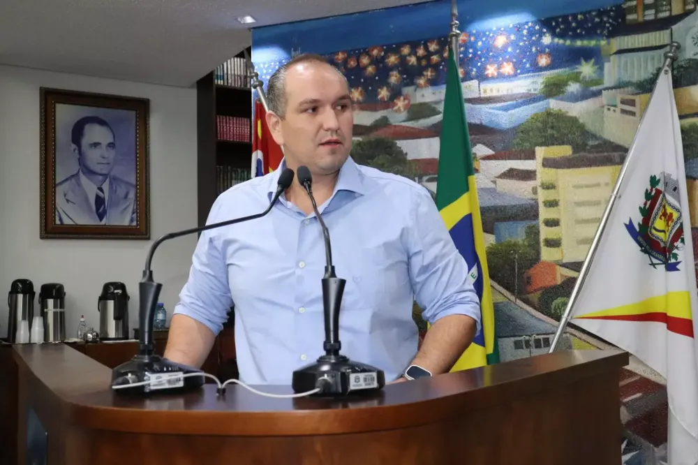 Afonso Pessutto pede informações sobre multas aplicadas por descarte irregular de resíduos em Fernandópolis