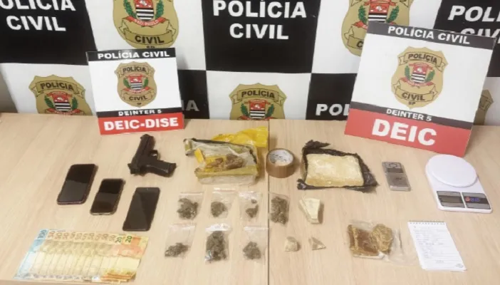 Deic desarticula ponto de tráfico, prende 4 e apreende drogas e veículos