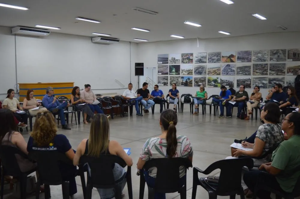 Plano de Saúde Escolar 2025/2026 é avaliado em reunião com diretores