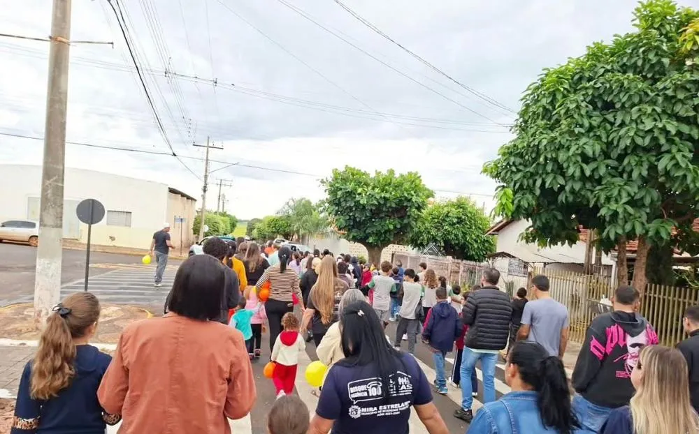 Caminhada Maio Laranja mobiliza população de Mira Estrela em defesa das crianças e adolescentes