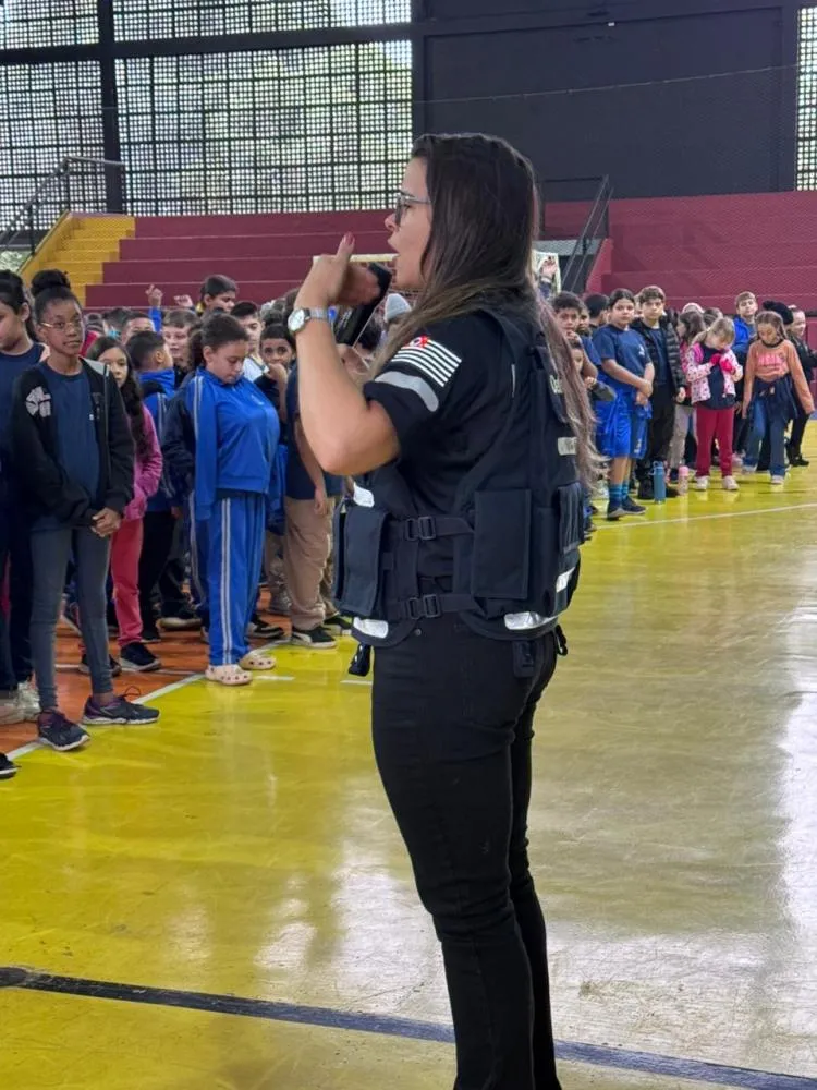 342 alunos de Fernandópolis participam de palestra do Maio Amarelo
