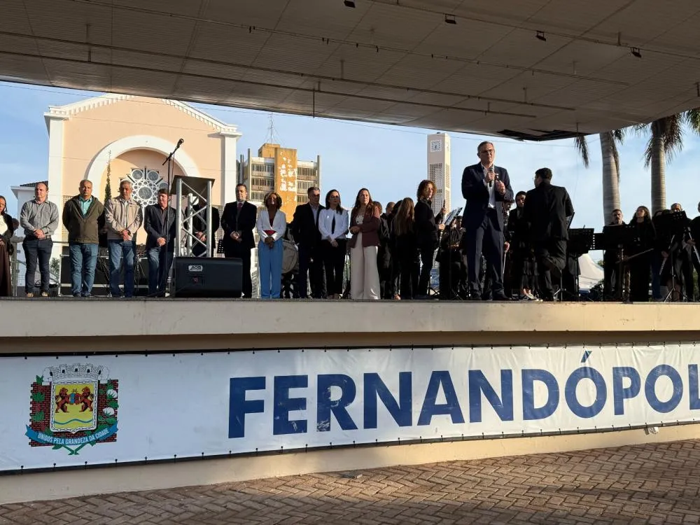 “Vivemos uma retomada”, diz prefeito em ato cívico 