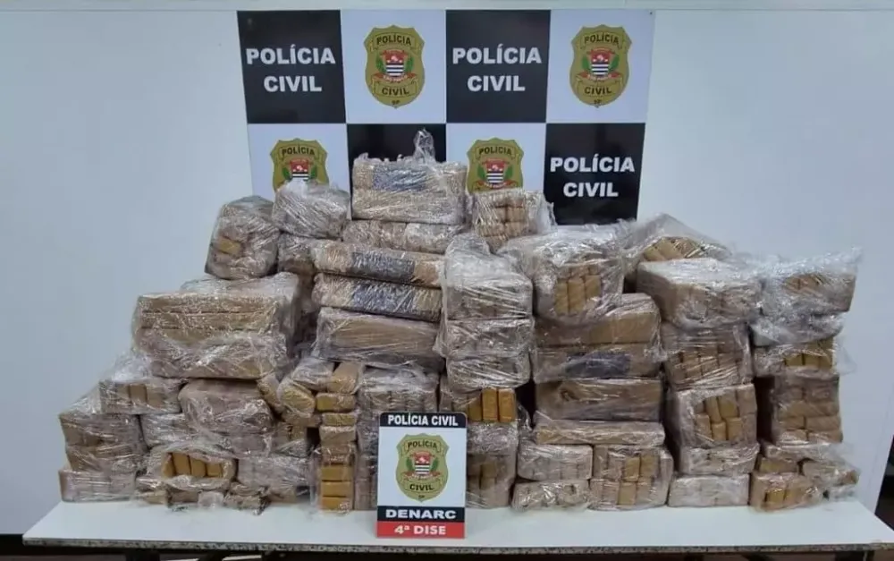 Mais de 750 quilos de maconha são apreendidos em caminhão carregado com erva-mate