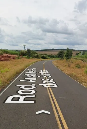 Acidente entre dois carros deixa duas pessoas com ferimentos leves na vicinal entre Parisi e Pedranópolis
