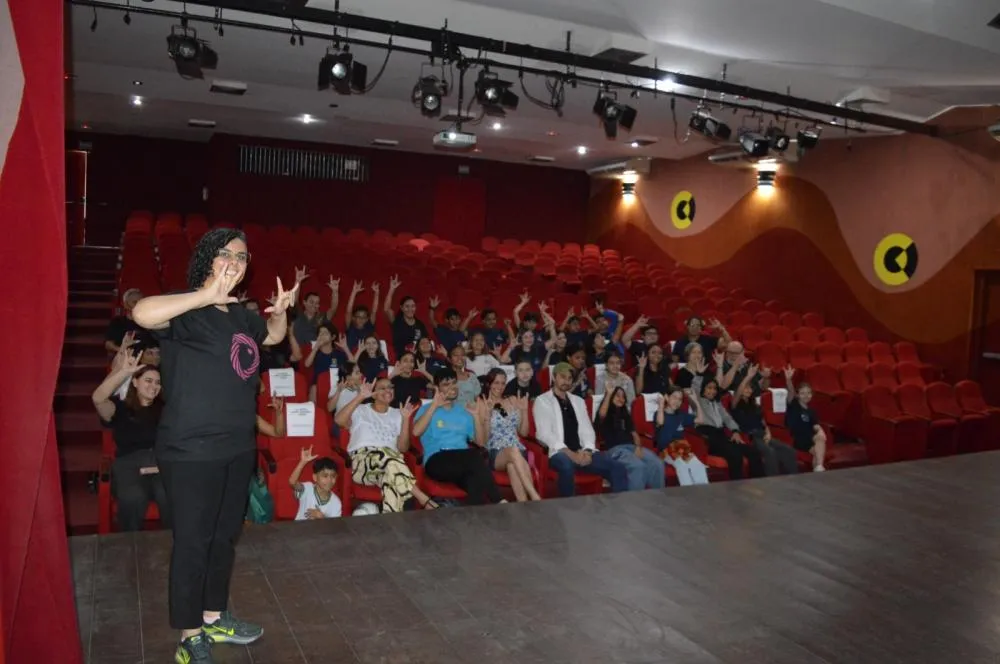 Festival de Cinema é encerrado com inclusão de deficientes auditivos