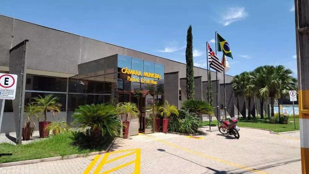 Câmara de Fernandópolis analisa projetos e requerimentos voltados à saúde, infraestrutura e mobilidade urbana