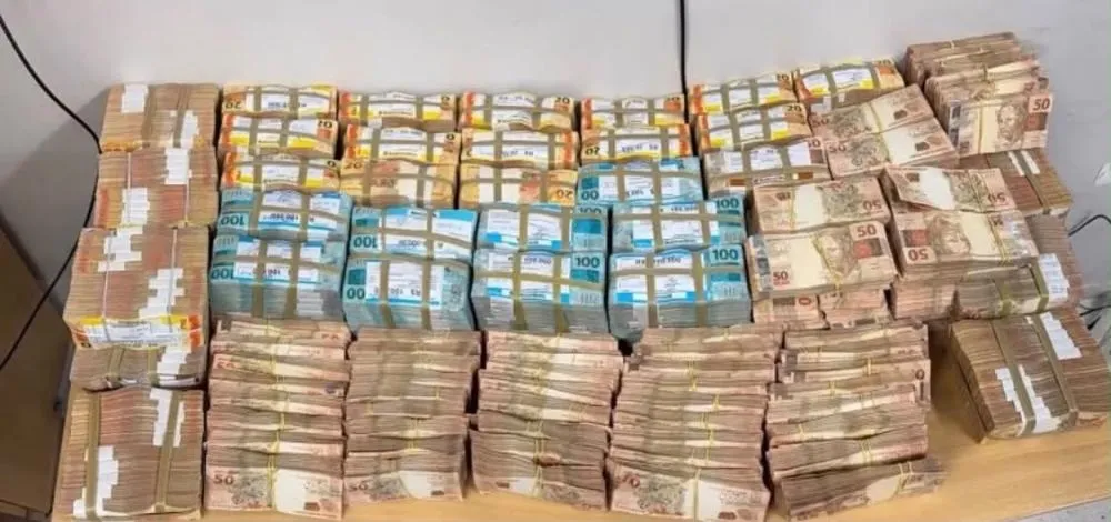 Motorista de deputado federal é flagrado com R$ 2 milhões após saque em banco