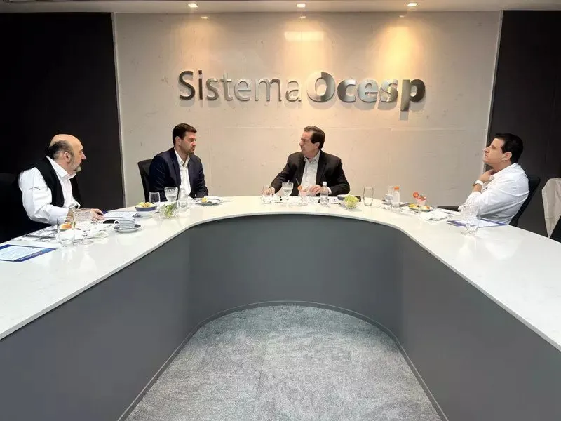 Otávio Gomes assina compromisso pelo fortalecimento do cooperativismo