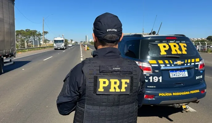 Mulher é presa dirigindo embriagada na BR-153