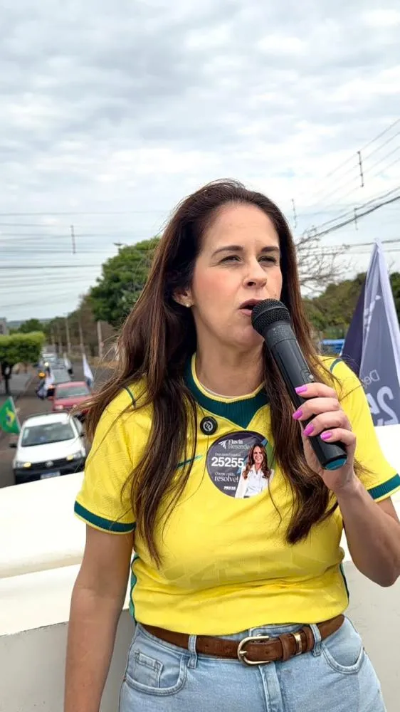 “Não se trata de um lado. Trata-se do Brasil”: afirma Flávia Resende durante carreata em Fernandópolis.