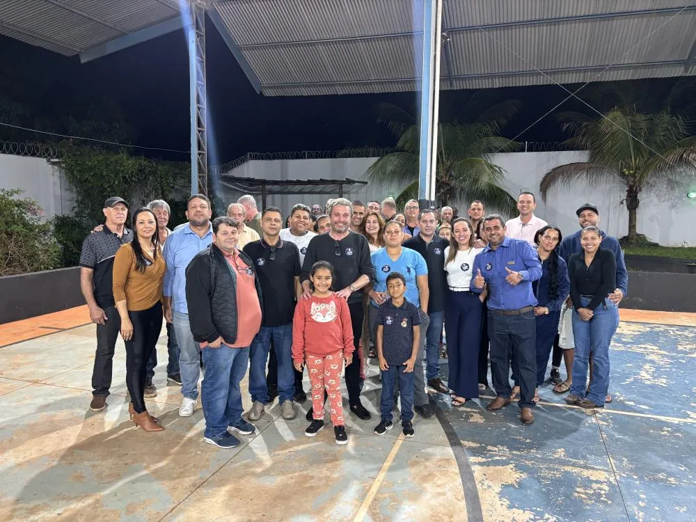 Fausto Pinato reúne mais de 50 apoiadores em Cafelândia e homenageia Helinho