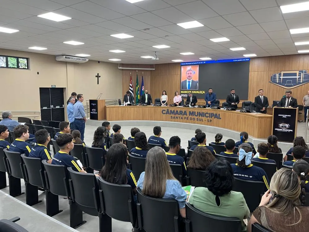Projeto Cidadania Começa Aqui recebe alunos na Câmara Municipal