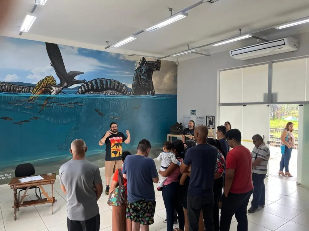 Integrantes da ADVF participam de experiência no Museu de Paleontologia