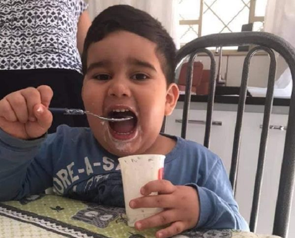 Menino cai de “pula-pula” e morre após ficar 5 dias internado