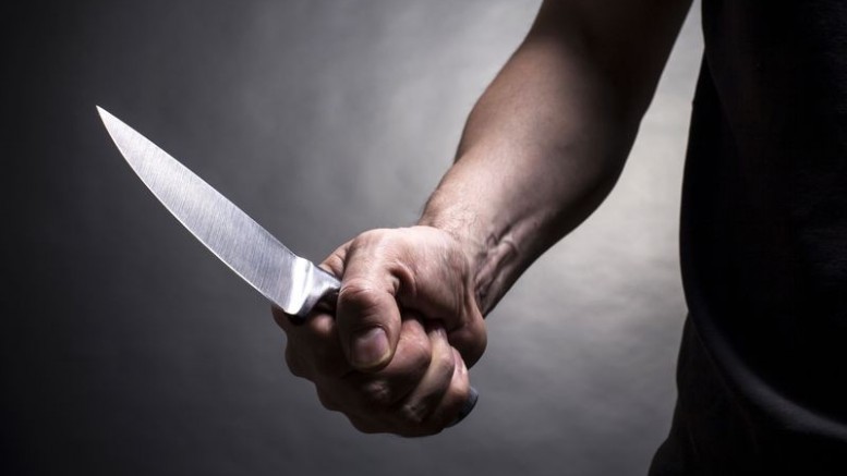 Rio-pretense é roubada em ponto de ônibus por homem armado com faca