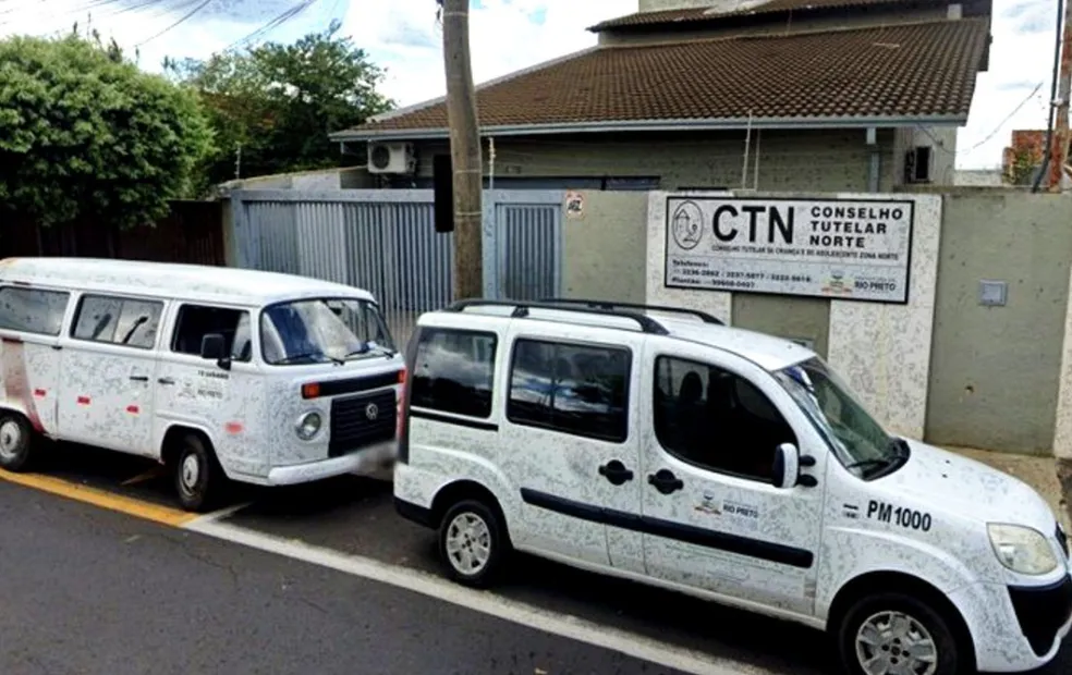 Polícia investiga caso de abandono após menino de 8 anos ser encontrado por vizinho só de cueca e com fome em Rio Preto