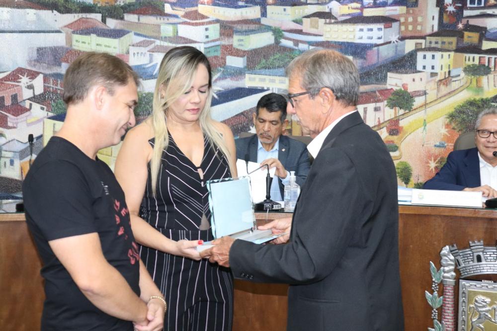 Ademir de Almeida homenageia empresários do ramo alimentício
