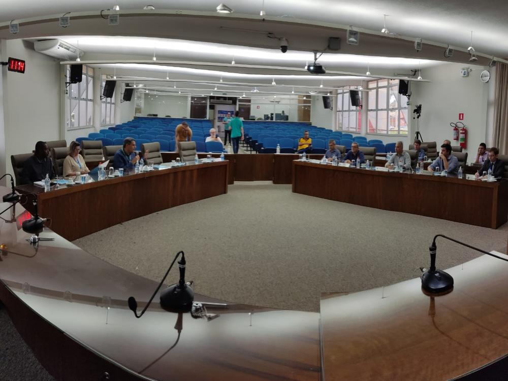 Reunião na Câmara mostra planos de ação para soluções de problemas energéticos em Fernandópolis