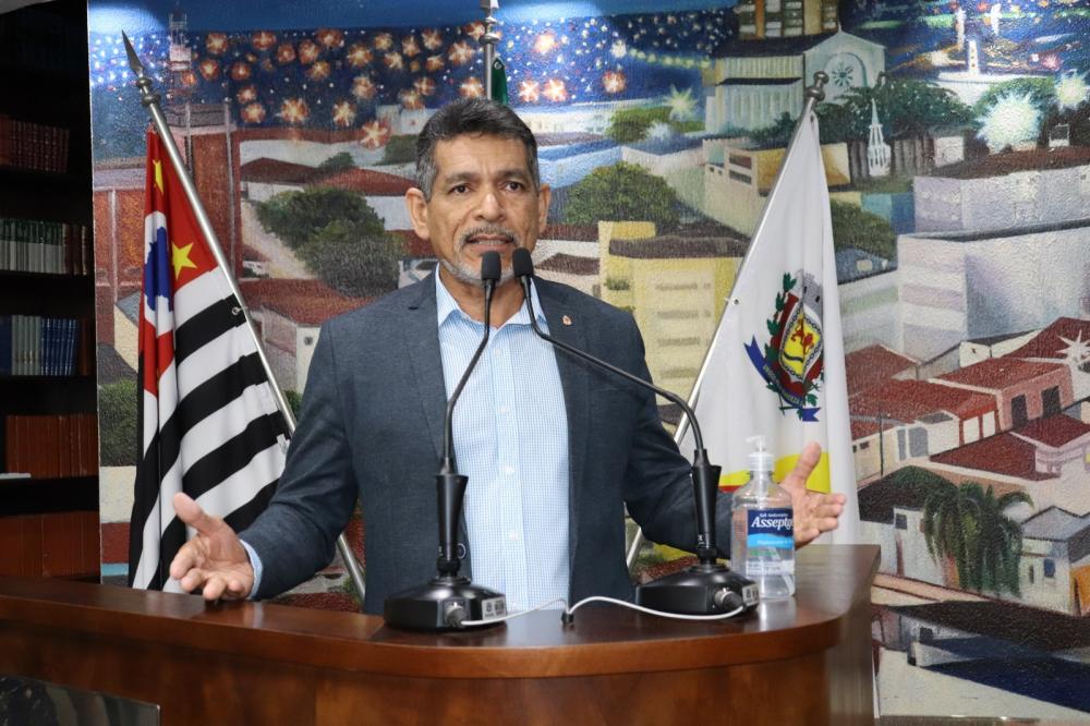 Cabo Santos sugere união de forças para solucionar problema do ônibus da saúde