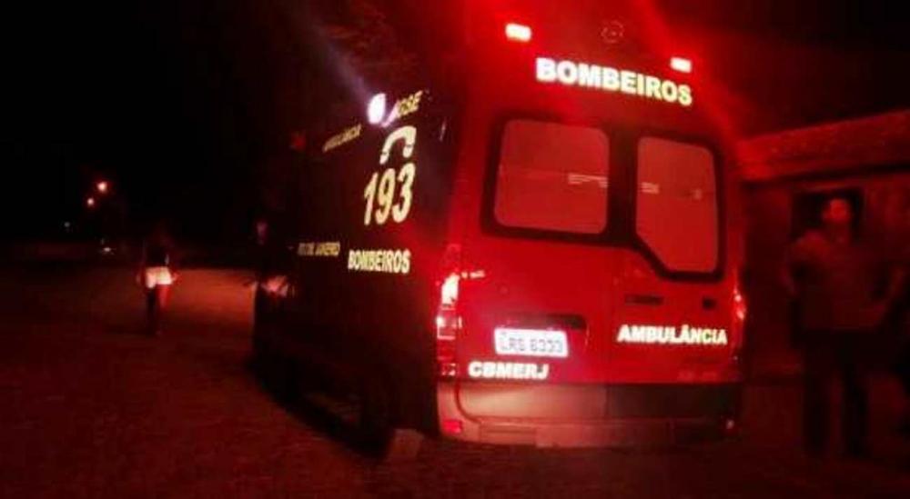 Homem é alvo de tiros após sair de bar na madrugada desta quinta